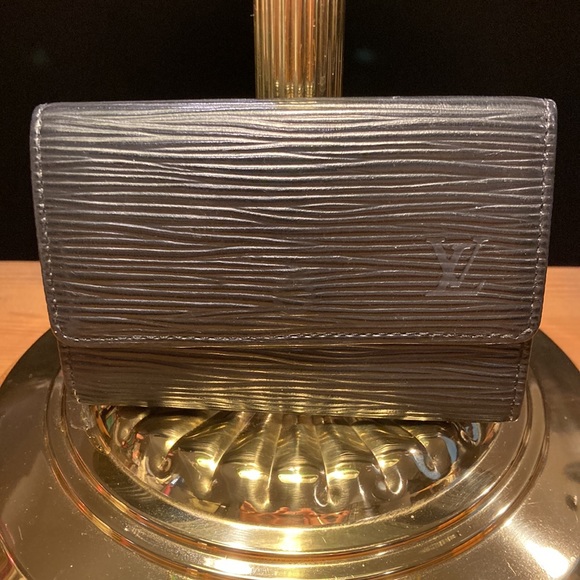 Louis Vuitton Handbags - Louis Vuitton Black Epi Key Holder EUC